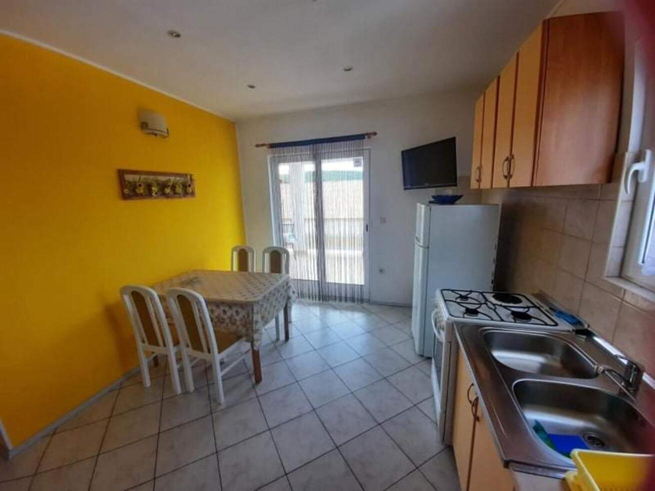 Apartments Robi- Swimming Pool And Beautiful Garden Kampor المظهر الخارجي الصورة
