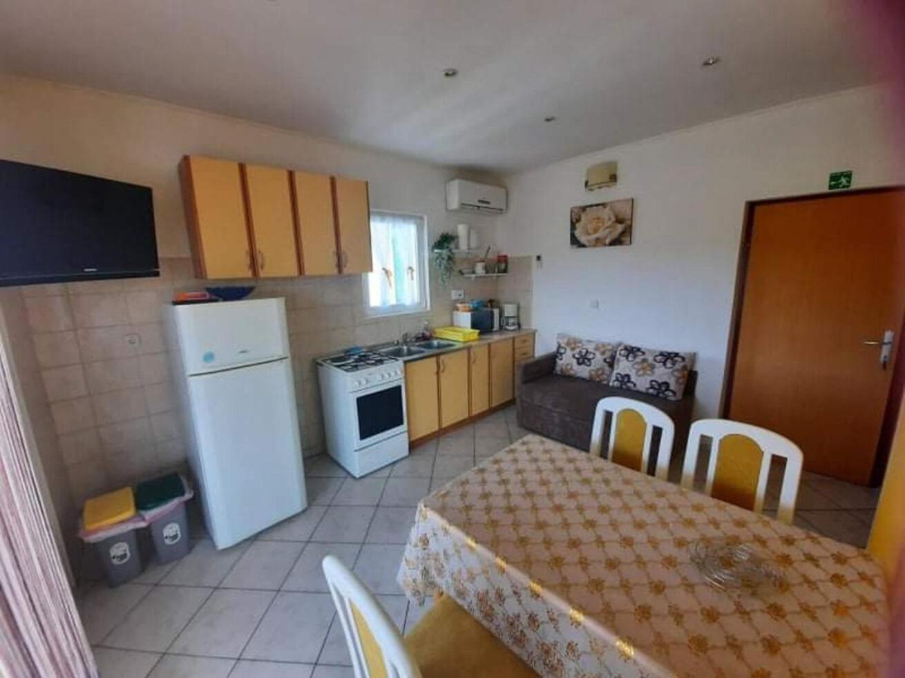 Apartments Robi- Swimming Pool And Beautiful Garden Kampor المظهر الخارجي الصورة