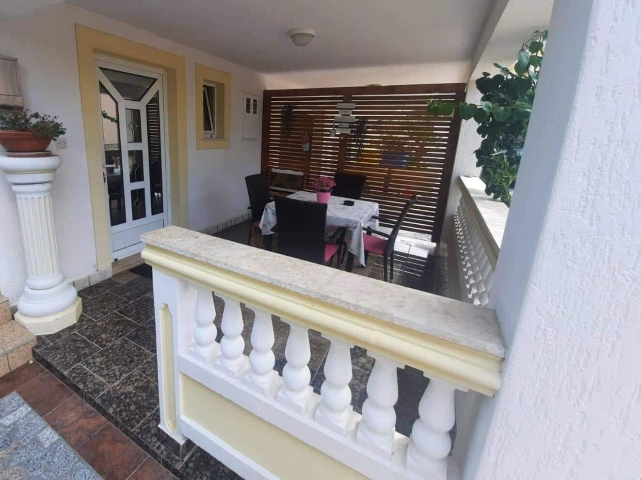 Apartments Robi- Swimming Pool And Beautiful Garden Kampor المظهر الخارجي الصورة